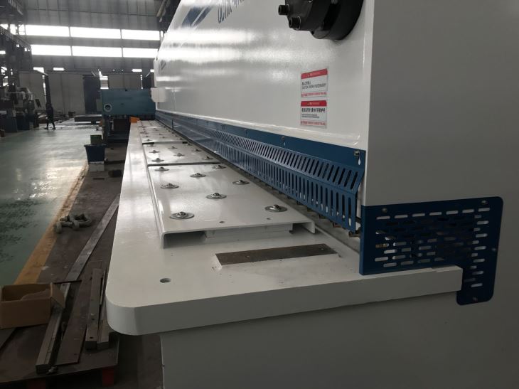 feeding table for 9m CNC Guillotine 3mm Galvanized sheet cutting machine DELEM DAC360T