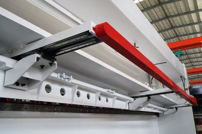 China yawei 9m large metal guillotine heavy cutting back gauge manufacture